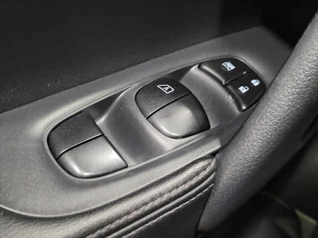 Photo of 2016 Gun Metallic Nissan Rogue