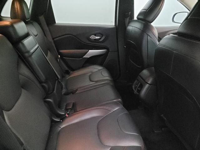 Photo of 2018 Diamond Black Crystal Pearlcoat Jeep Cherokee