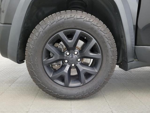 Photo of 2018 Diamond Black Crystal Pearlcoat Jeep Cherokee
