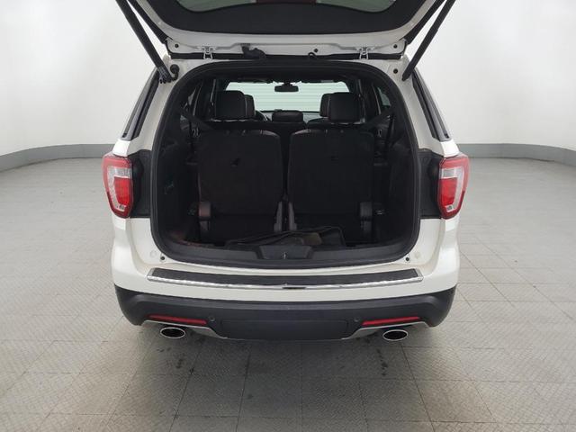 Photo of 2018 White Platinum Metallic Tri-Coat Ford Explorer