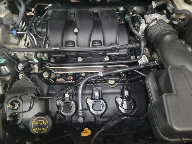 Photo of 2018 White Platinum Metallic Tri-Coat Ford Explorer