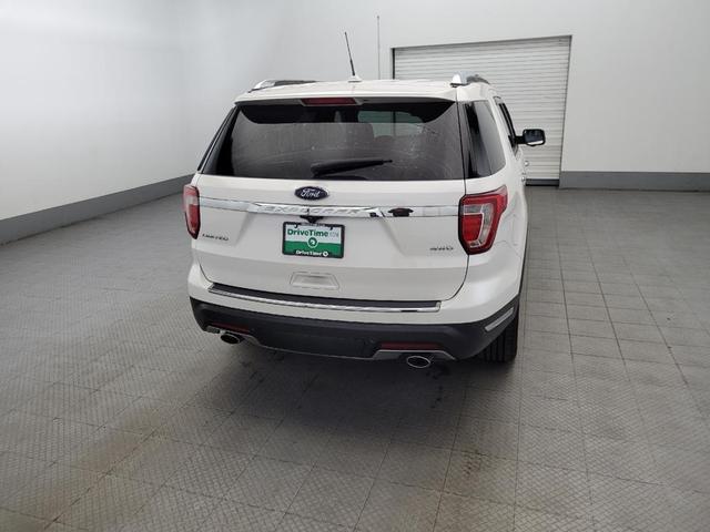 Photo of 2018 White Platinum Metallic Tri-Coat Ford Explorer