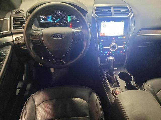 Photo of 2018 White Platinum Metallic Tri-Coat Ford Explorer
