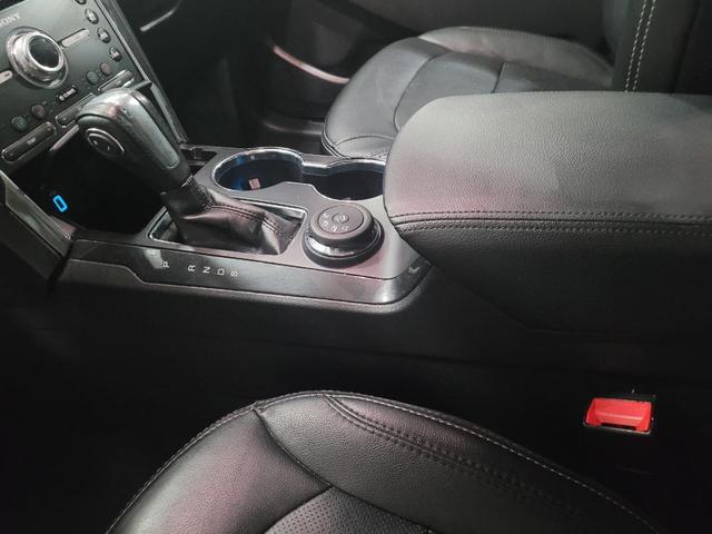 Photo of 2018 White Platinum Metallic Tri-Coat Ford Explorer