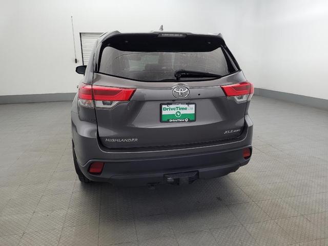 Photo of 2018 Predawn Gray Mica Toyota Highlander