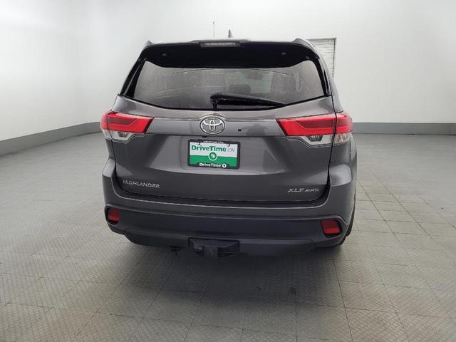Photo of 2018 Predawn Gray Mica Toyota Highlander