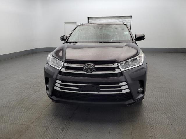 Photo of 2018 Predawn Gray Mica Toyota Highlander