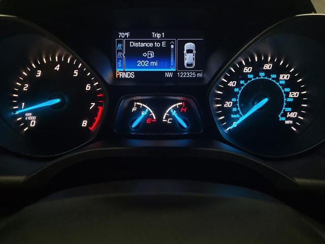 Photo of 2016 White Platinum Metallic Tri-Coat Ford Escape