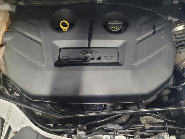Photo of 2016 White Platinum Metallic Tri-Coat Ford Escape