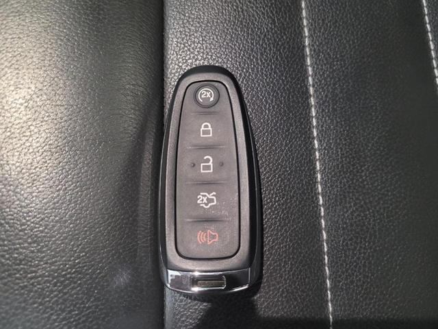 Photo of 2016 White Platinum Metallic Tri-Coat Ford Escape