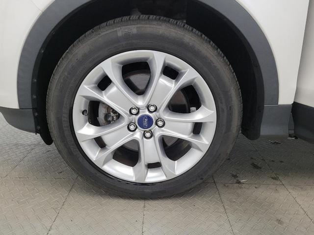 Photo of 2016 White Platinum Metallic Tri-Coat Ford Escape
