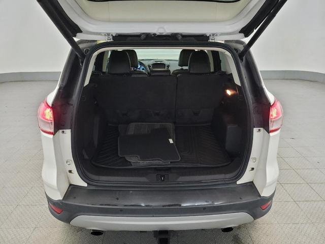 Photo of 2016 White Platinum Metallic Tri-Coat Ford Escape