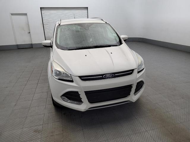 Photo of 2016 White Platinum Metallic Tri-Coat Ford Escape