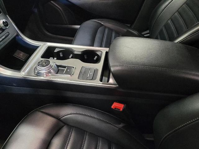 Photo of 2024 Agate Black Metallic Ford Edge