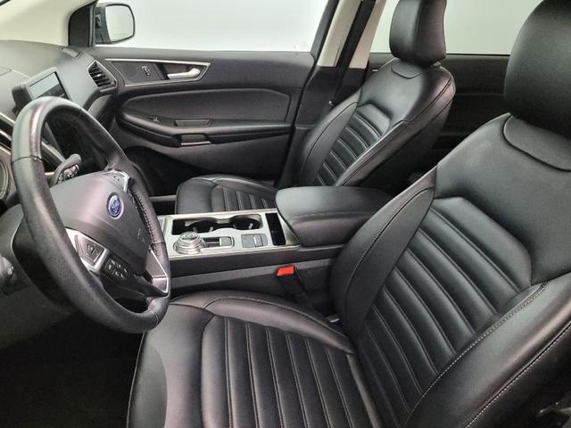 Photo of 2024 Agate Black Metallic Ford Edge