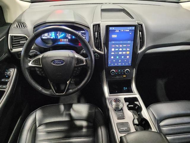 Photo of 2024 Agate Black Metallic Ford Edge
