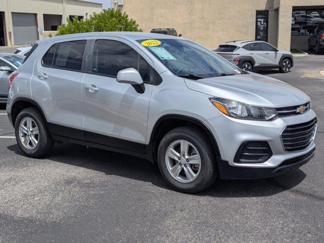 Photo of 2022 Silver Ice Metallic Chevrolet Trax