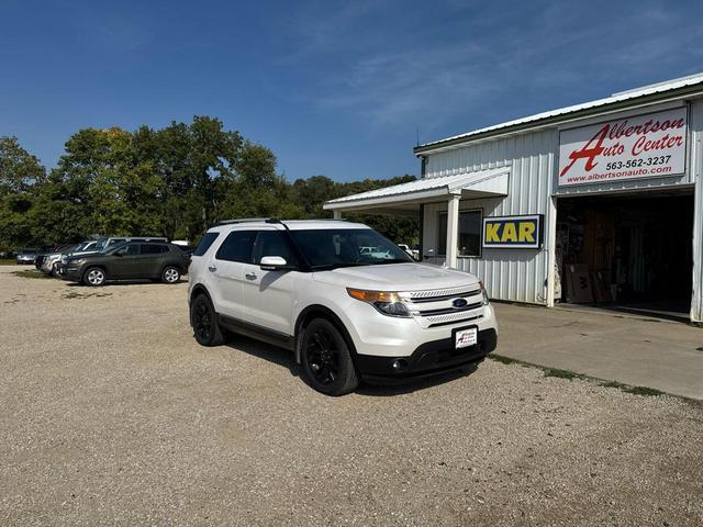 Photo of 2014 White Platinum Metallic Tri-Coat Ford Explorer