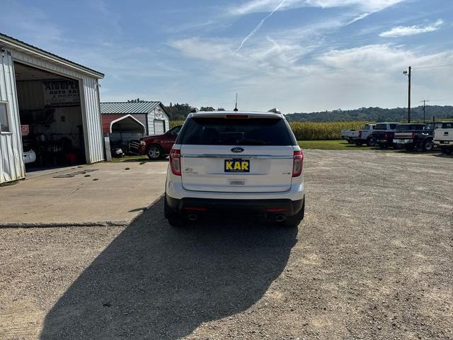 Photo of 2014 White Platinum Metallic Tri-Coat Ford Explorer