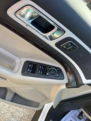 Photo of 2014 White Platinum Metallic Tri-Coat Ford Explorer