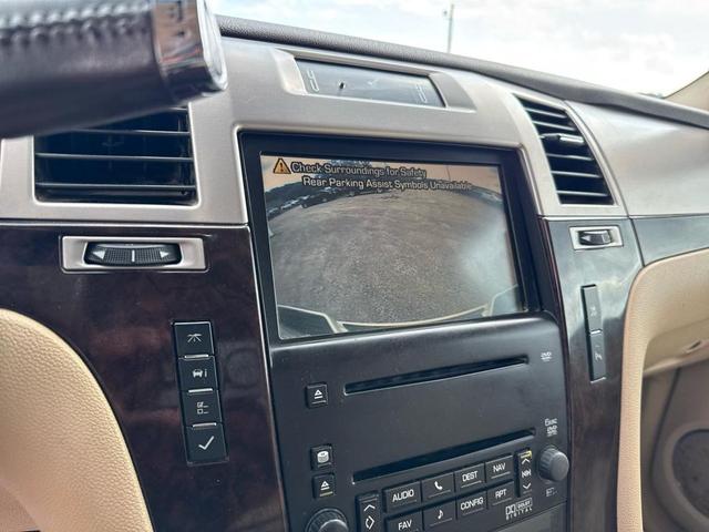 Photo of 2007 White Diamond Cadillac Escalade EXT