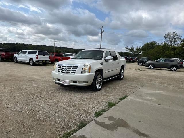 Photo of 2007 White Diamond Cadillac Escalade EXT