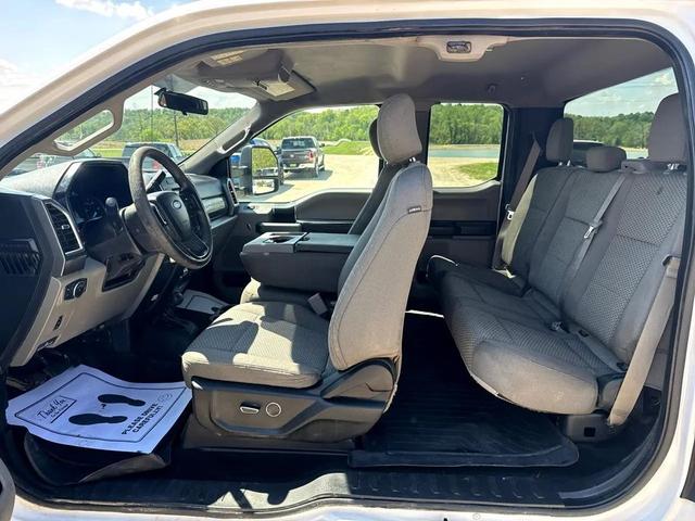 Photo of 2017 White Ford F-250