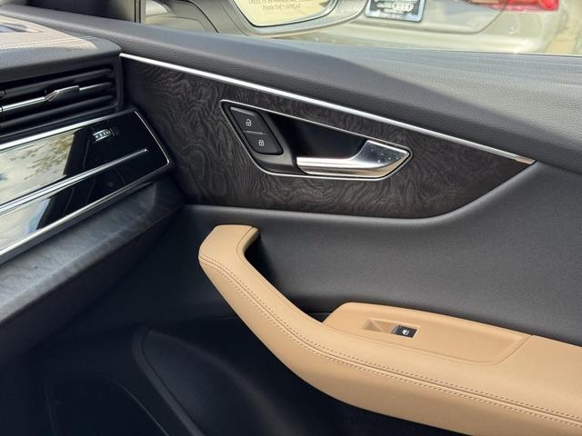Photo of 2025 Glacier White Metallic Audi Q8