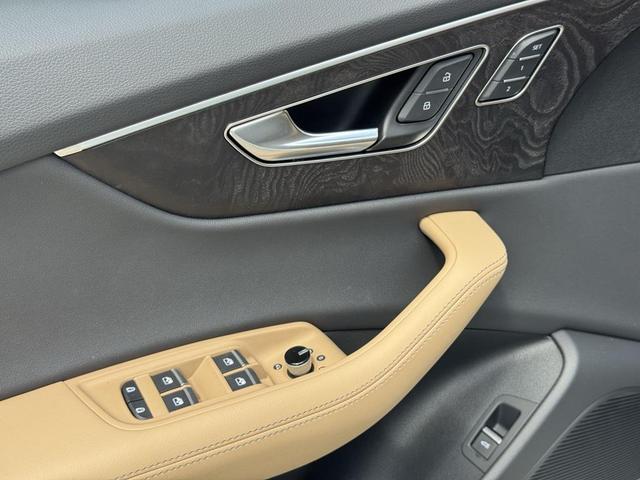 Photo of 2025 Glacier White Metallic Audi Q8