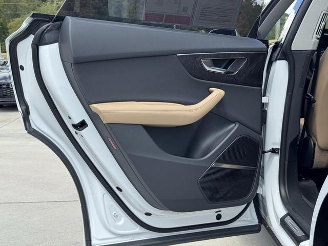 Photo of 2025 Glacier White Metallic Audi Q8