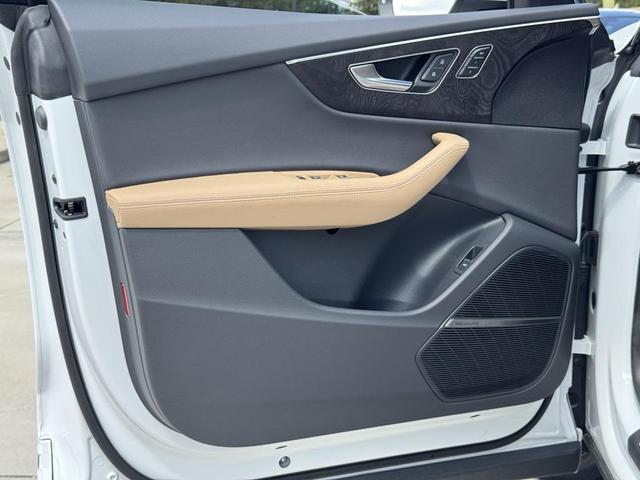 Photo of 2025 Glacier White Metallic Audi Q8