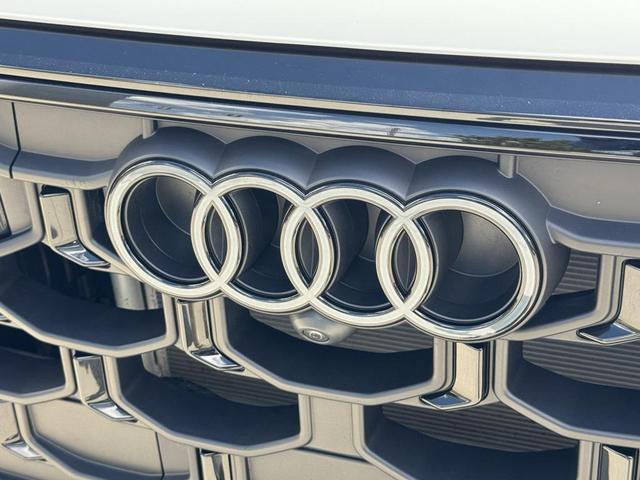 Photo of 2025 Glacier White Metallic Audi Q8