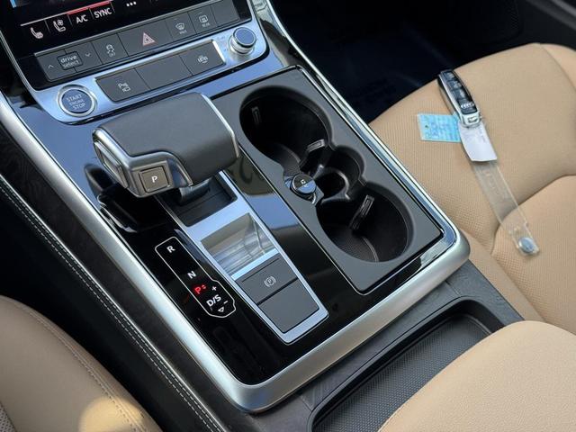 Photo of 2025 Glacier White Metallic Audi Q8
