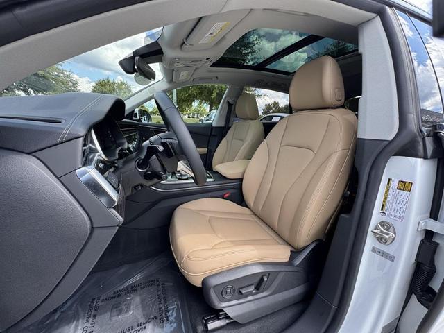 Photo of 2025 Glacier White Metallic Audi Q8
