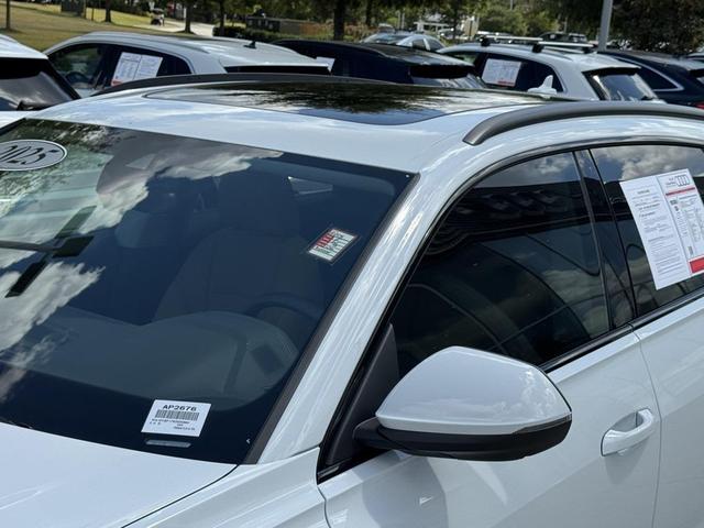 Photo of 2025 Glacier White Metallic Audi Q8