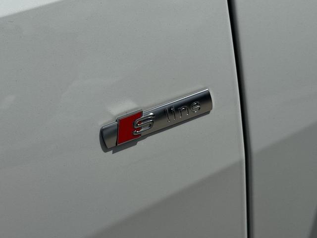 Photo of 2025 Glacier White Metallic Audi Q8
