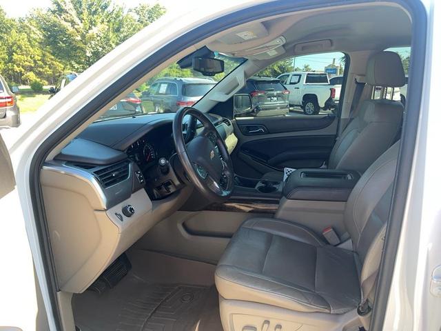 Photo of 2017 White Chevrolet Suburban