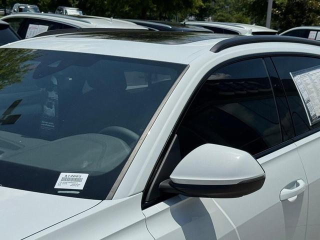 Photo of 2025 Glacier White Metallic Audi Q8
