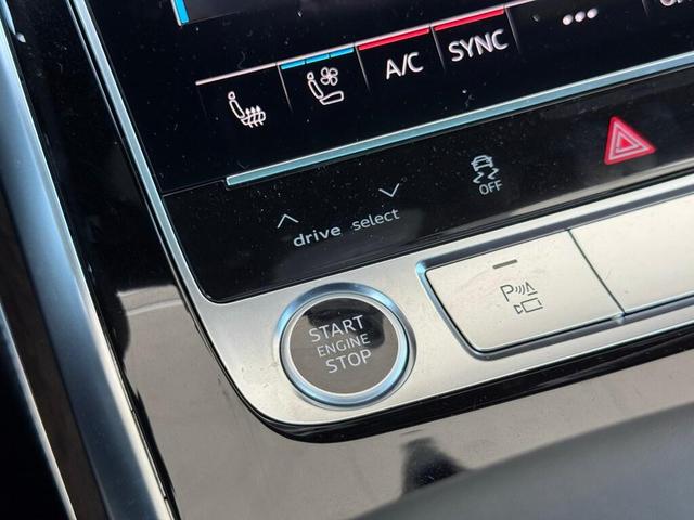 Photo of 2025 Glacier White Metallic Audi Q8