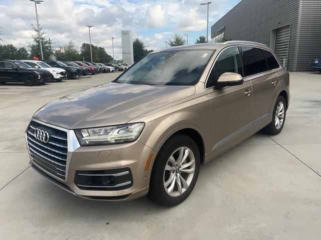 Photo of 2019 Cobra Beige Metallic Audi Q7
