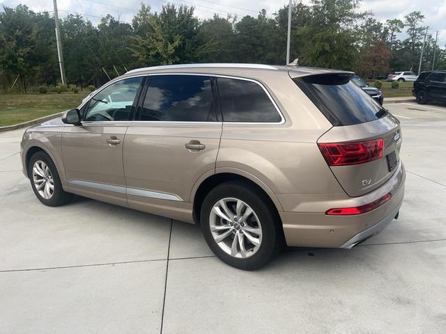 Photo of 2019 Cobra Beige Metallic Audi Q7