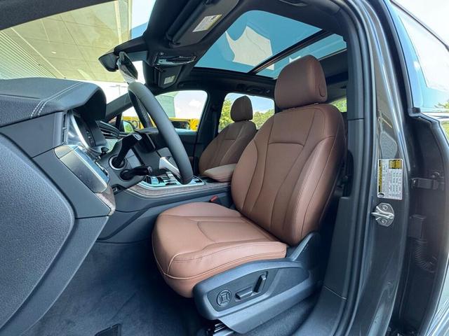 Photo of 2025 Samurai Gray Audi Q7