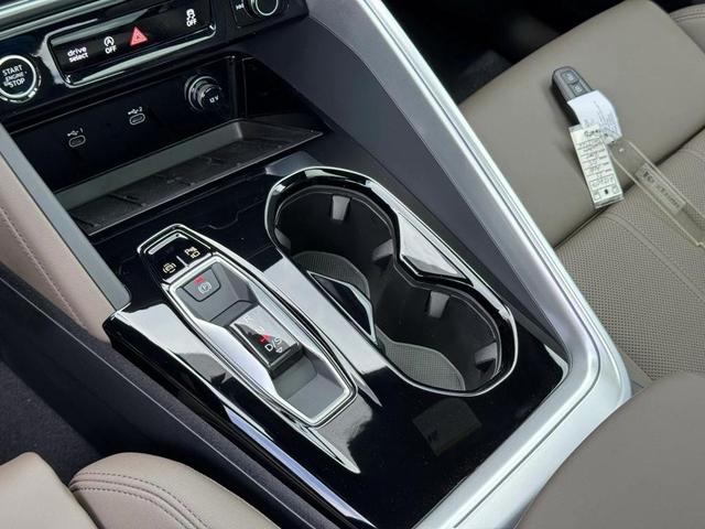 Photo of 2025 Glacier White Metallic Audi Q5