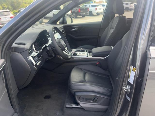 Photo of 2025 Gray Metallic Audi Q7