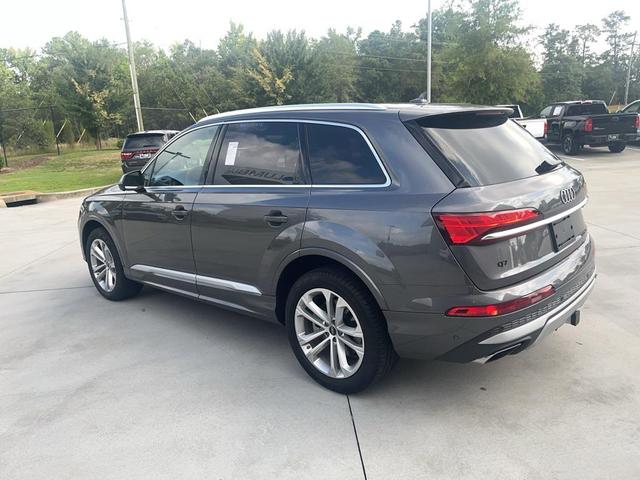 Photo of 2025 Gray Metallic Audi Q7