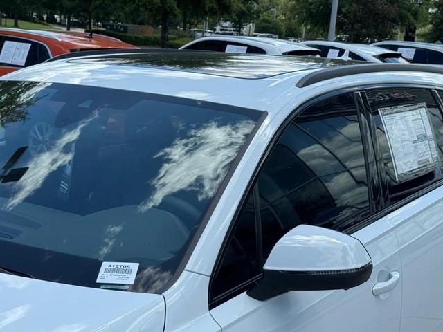 Photo of 2025 Glacier White Metallic Audi Q7