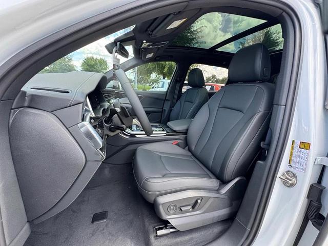 Photo of 2025 Glacier White Metallic Audi Q7