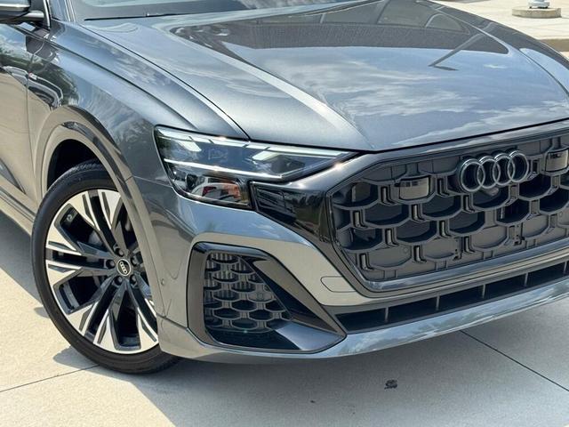 Photo of 2025 Daytona Gray Pearl Effect Audi Q8