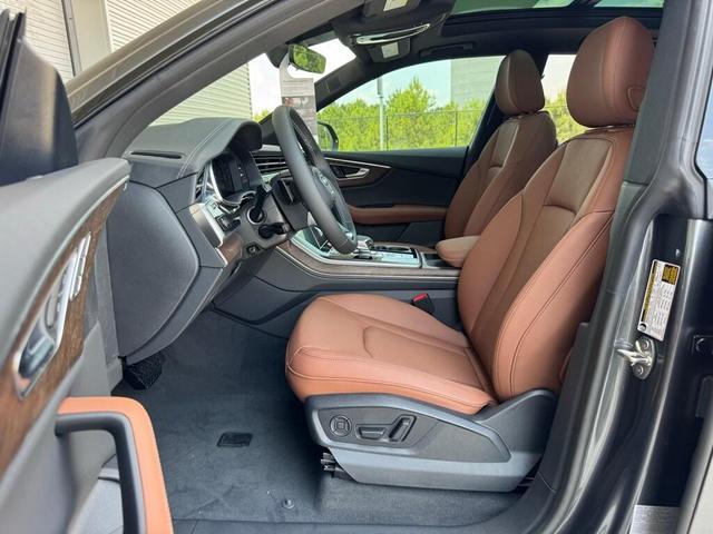 Photo of 2025 Daytona Gray Pearl Effect Audi Q8