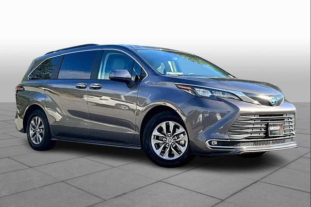 Photo of 2024 Predawn Gray Mica Toyota Sienna